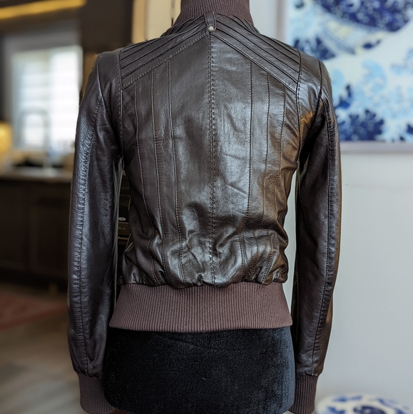 Danier 100% leather bomber jacket - Picture 3 of 11